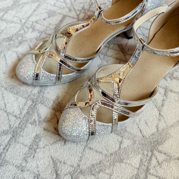 Women's Silver Glitter PU Ballroom Dance Shoes With Ankle Strap Size 7.5 - Picture 3 of 6